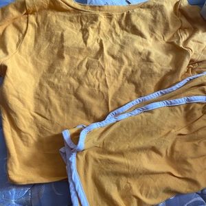 I’m selling a chill set shorts 🩳 and shirt 👚